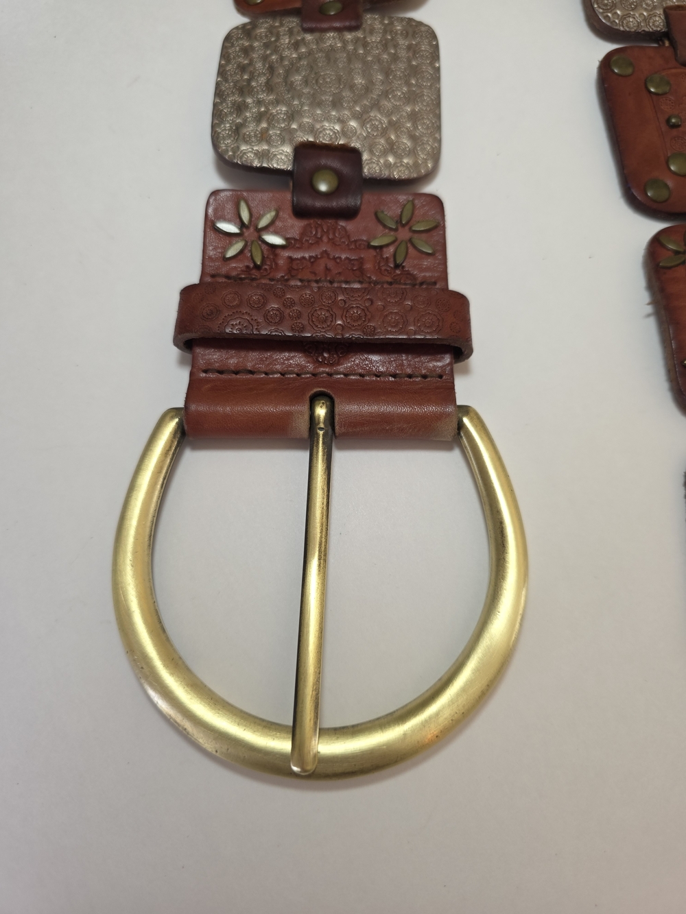 Vintage Fossil Genuine Leather Wide Patchwork Embellished Belt Brass Buckle - Picture 5 of 10